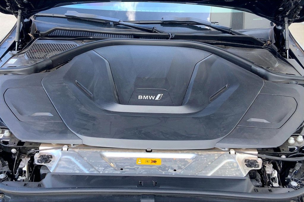 Used 2023 BMW i4 eDrive40 w/ M Sport Package RWD image 11