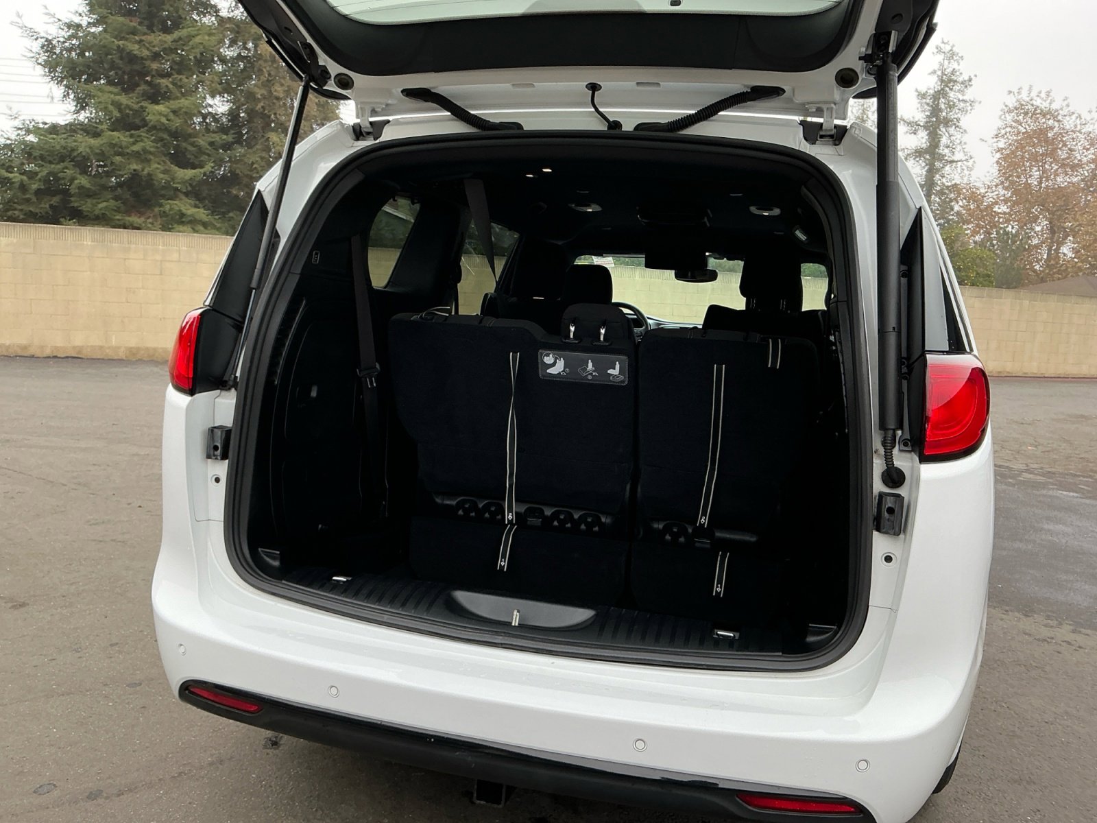 Used 2020 Chrysler Pacifica Touring w/ S Appearance Package image 27