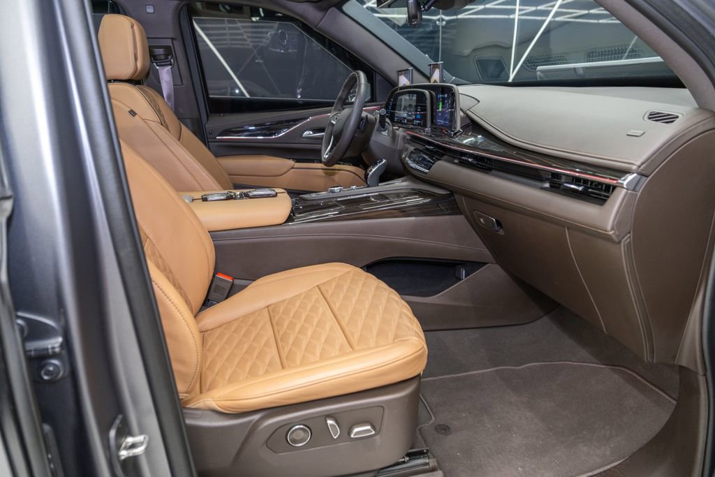 Used 2024 Cadillac Escalade Premium Luxury AWD/4WD image 48