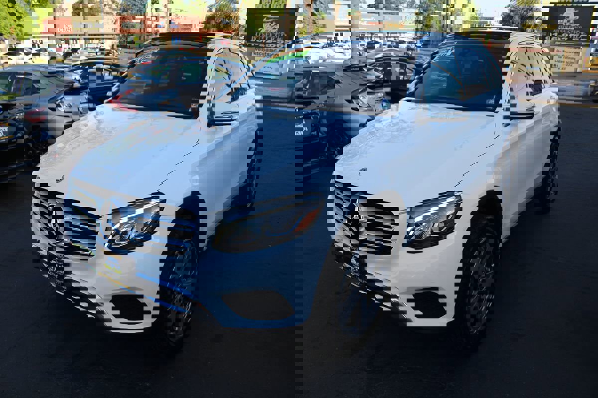 Used 2019 Mercedes-Benz GLC 300 4MATIC image 4