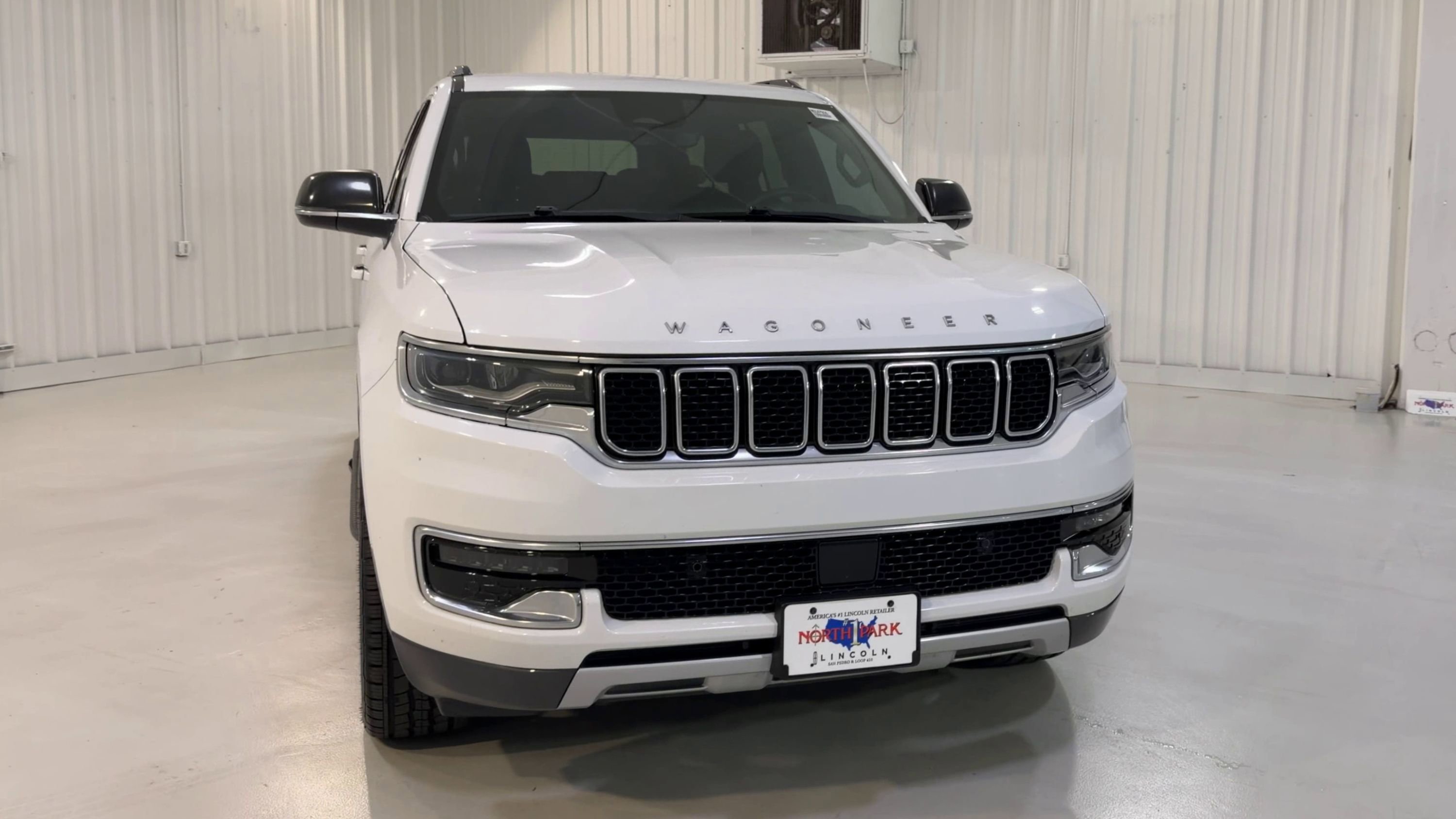 Used 2022 Jeep Wagoneer Series II RWD image 4