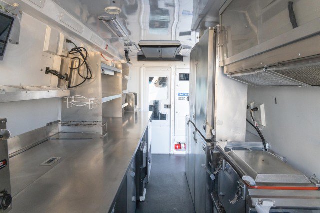 Used 2021 Mercedes-Benz Sprinter 4500 w/ Parking Package image 4