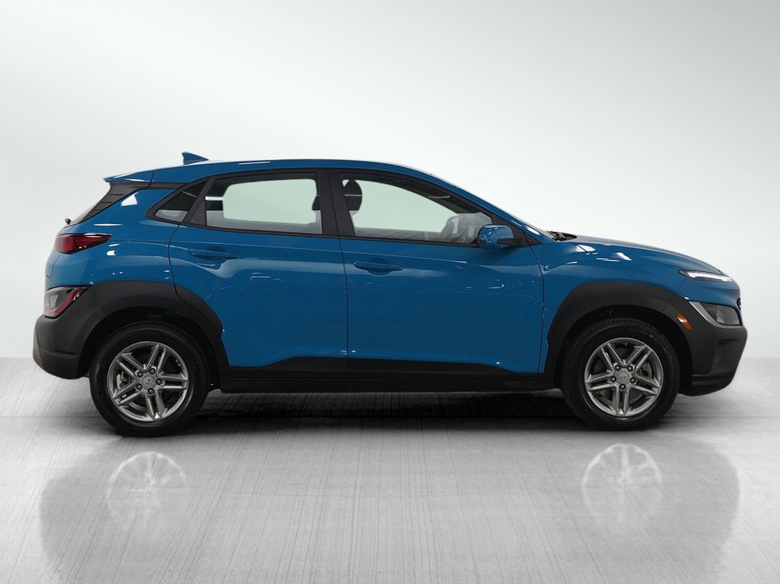 Used 2023 Hyundai Kona SE image 6