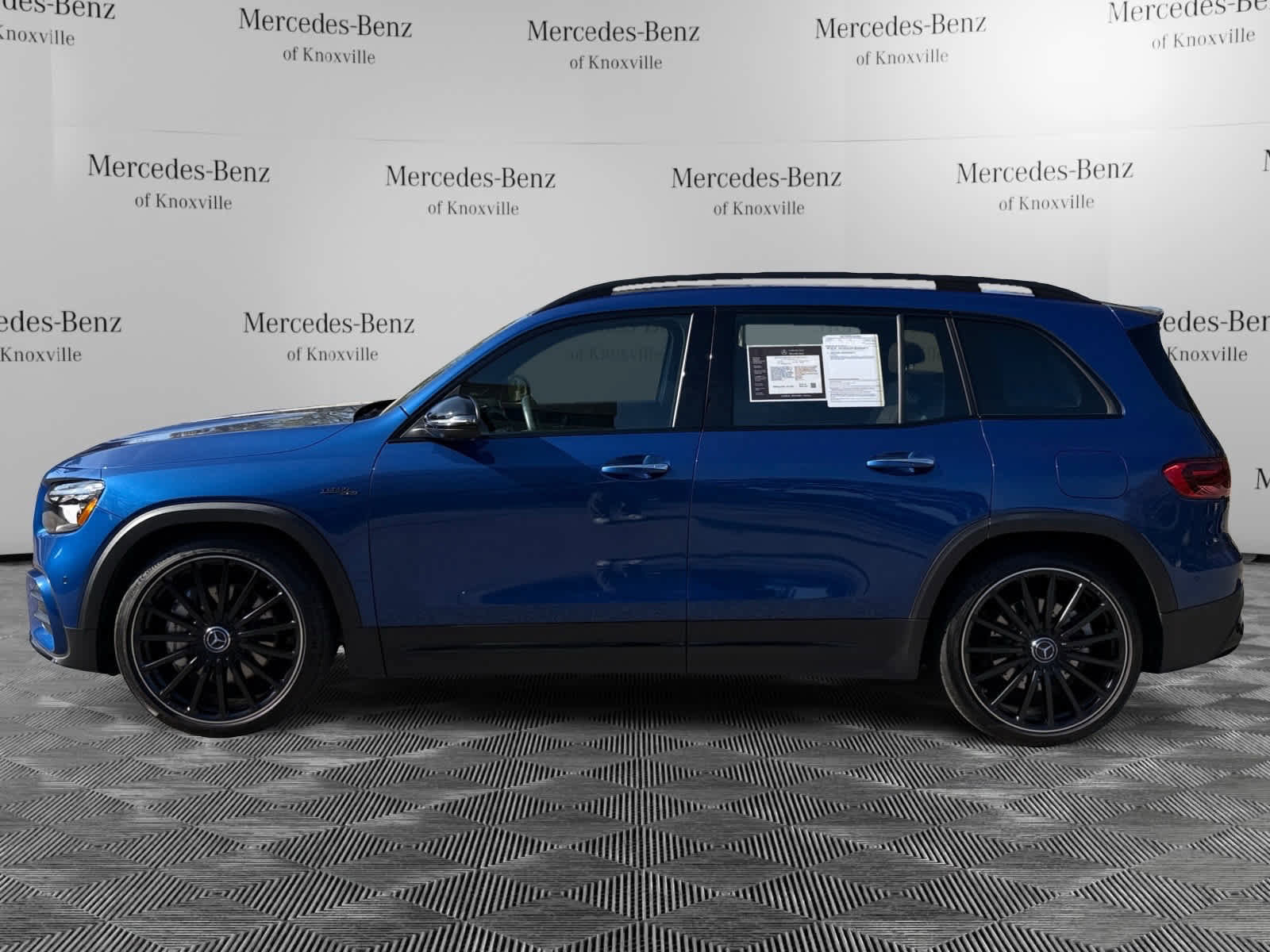 Used 2024 Mercedes-Benz GLB 35 AMG 4MATIC video 2