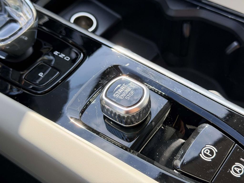 New 2026 Volvo XC60 B5 Ultra w/ Protection Package Premier image 7