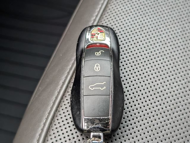 Used 2015 Porsche Macan Turbo AWD/4WD image 30