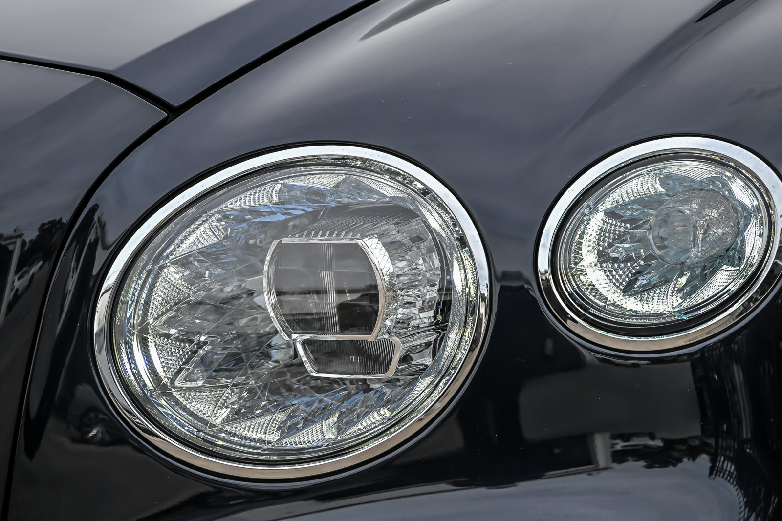Certified 2023 Bentley Flying Spur Plug-In Hybrid AWD/4WD image 7