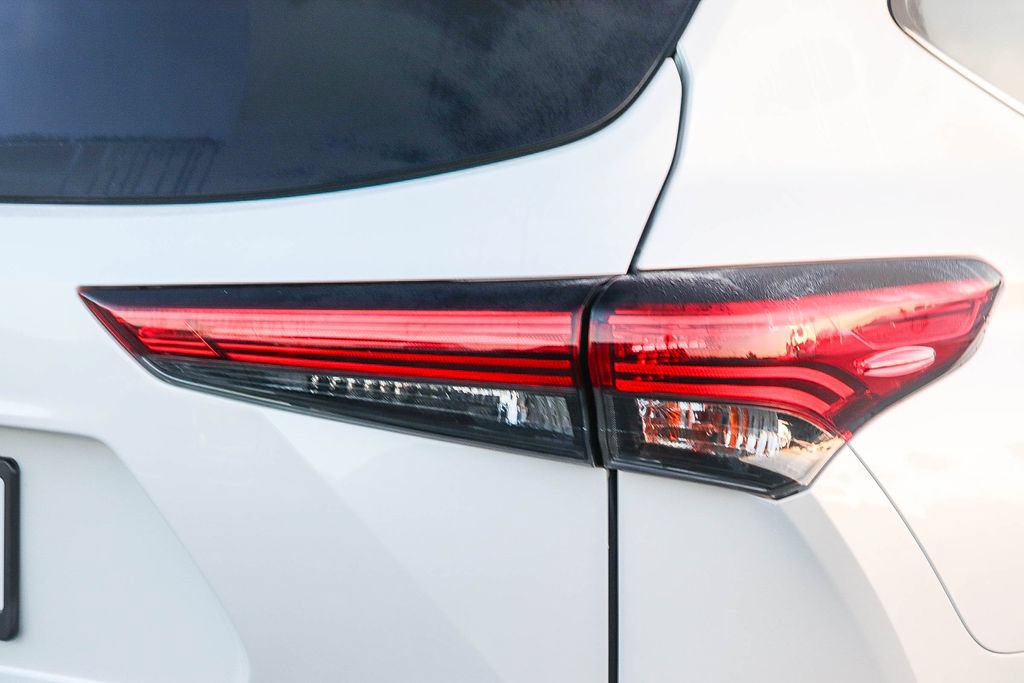 Used 2023 Toyota Highlander Platinum FWD image 10