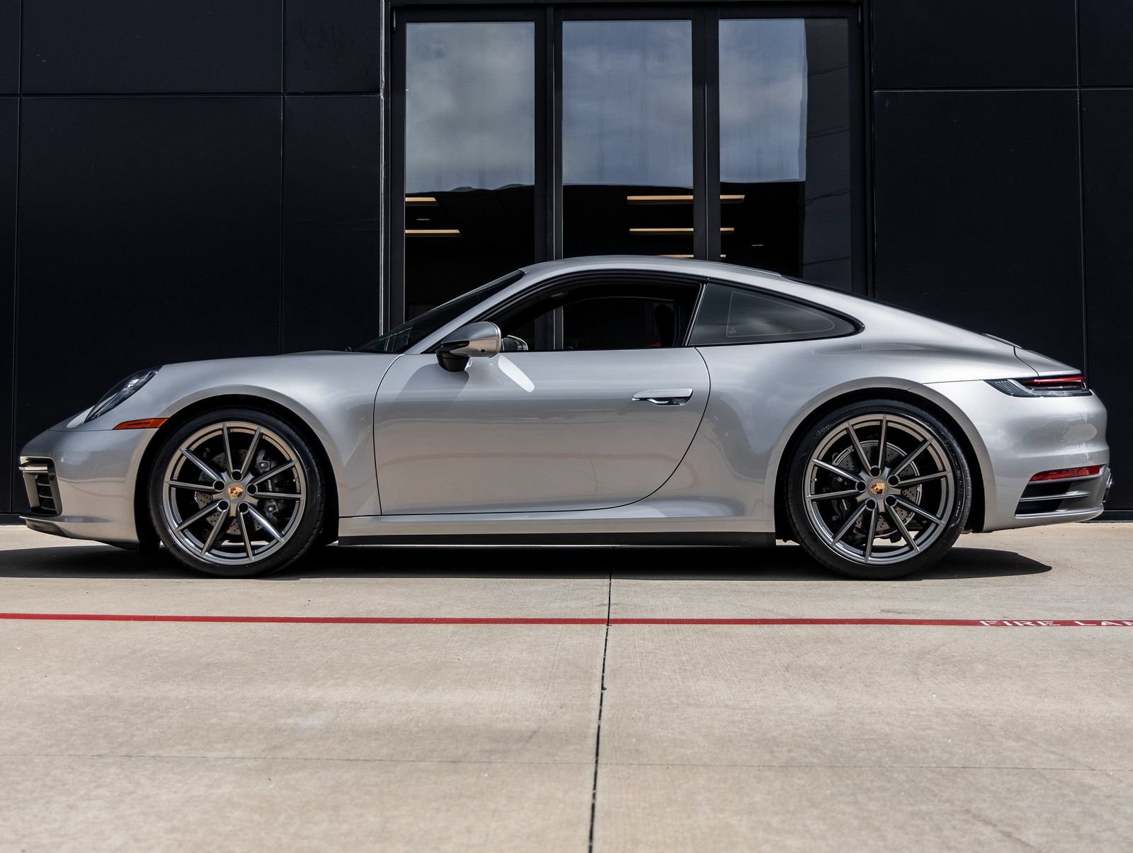 Certified 2024 Porsche 911 Carrera 4 AWD/4WD image 2