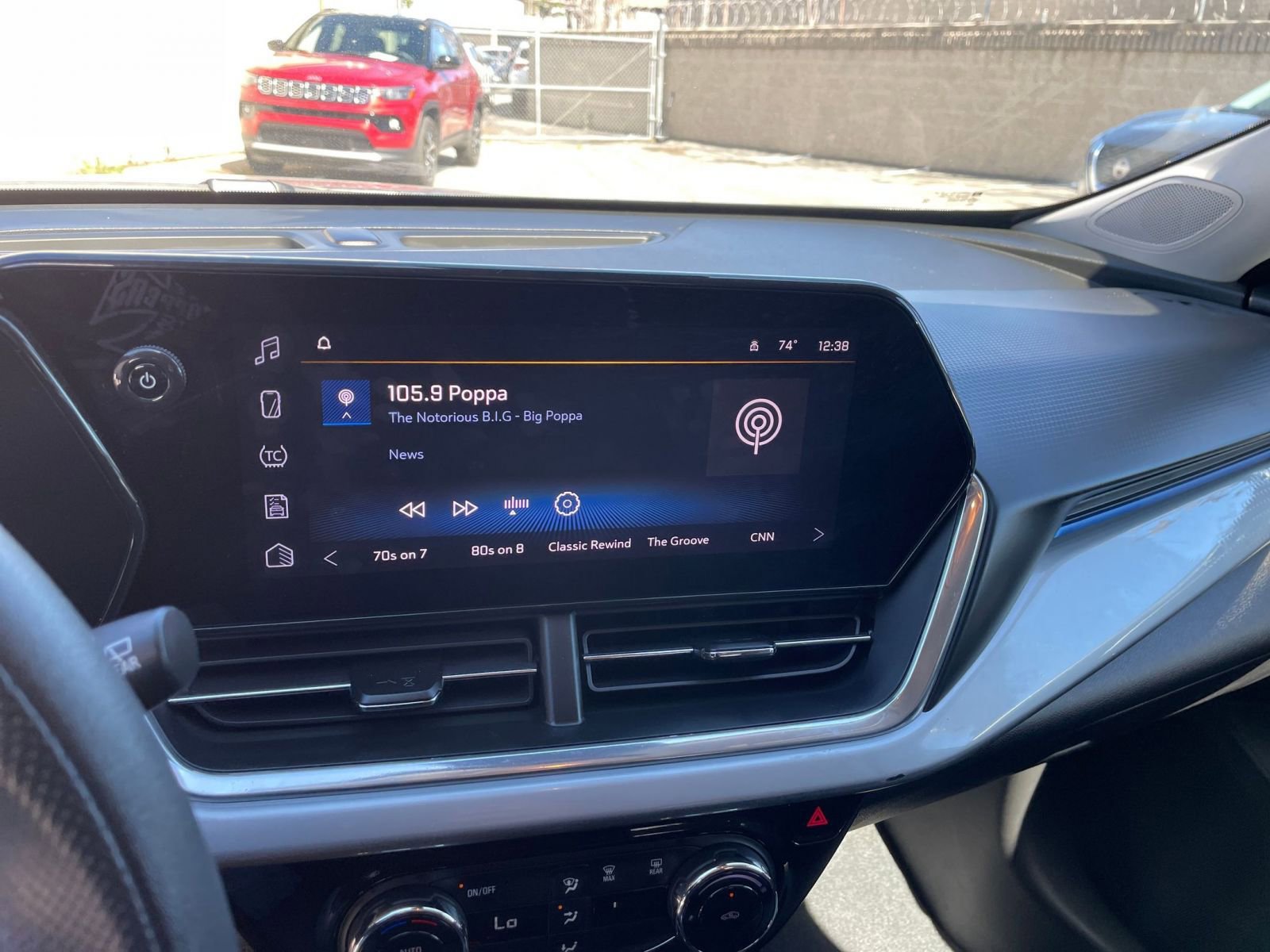 Used 2025 Chevrolet Trax LT image 20