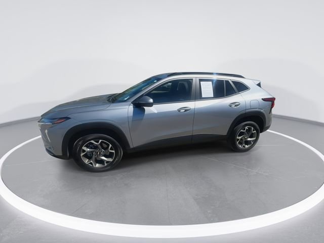 Used 2024 Chevrolet Trax LT w/ Driver Confidence Package FWD image 5