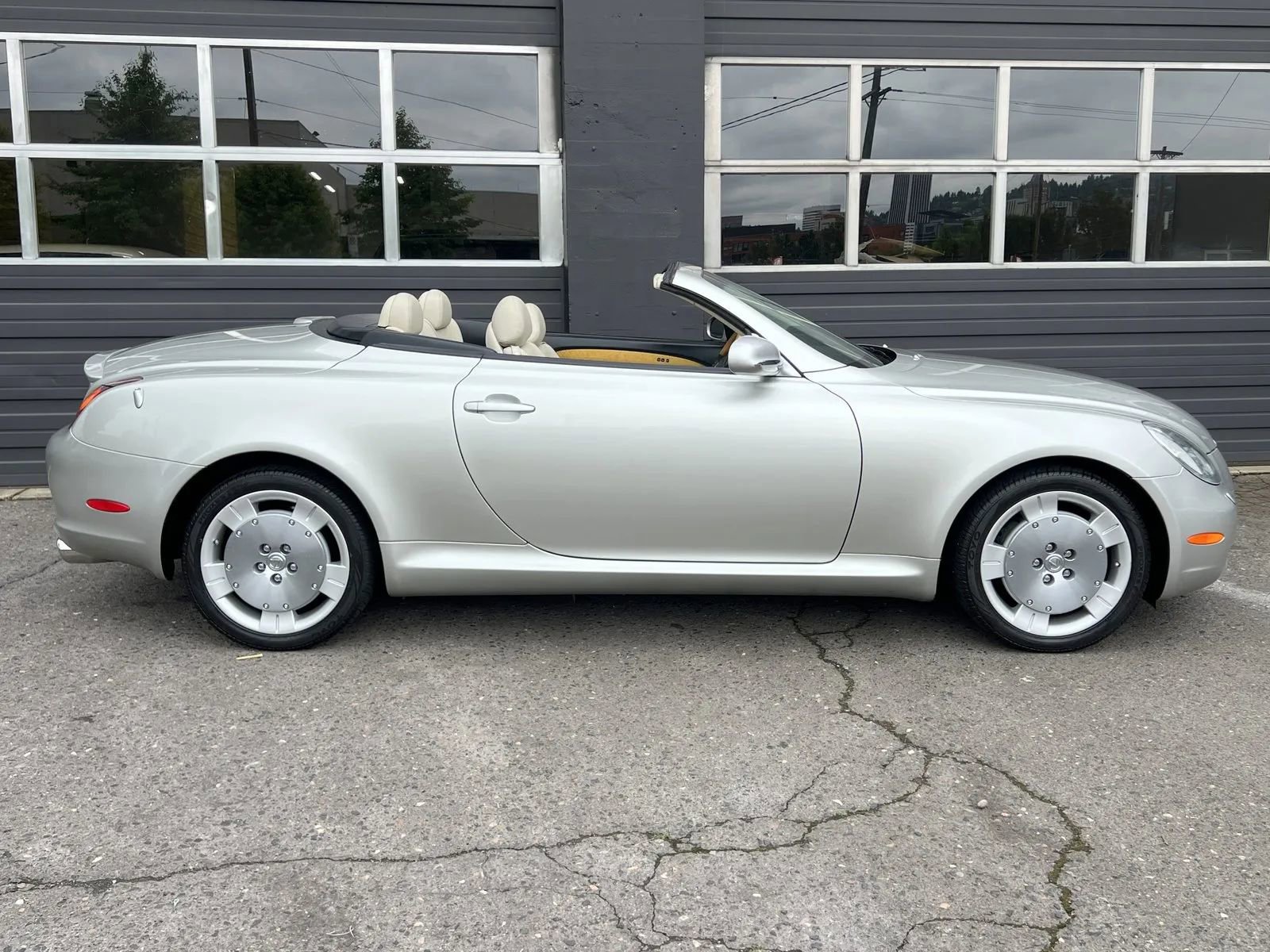 Used 2002 Lexus SC 430 Convertible image 8