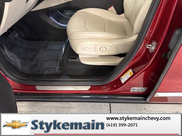 Used 2023 Buick Enclave Essence image 33