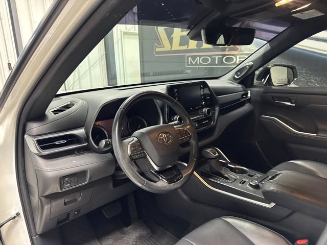 Used 2021 Toyota Highlander XSE AWD/4WD image 6