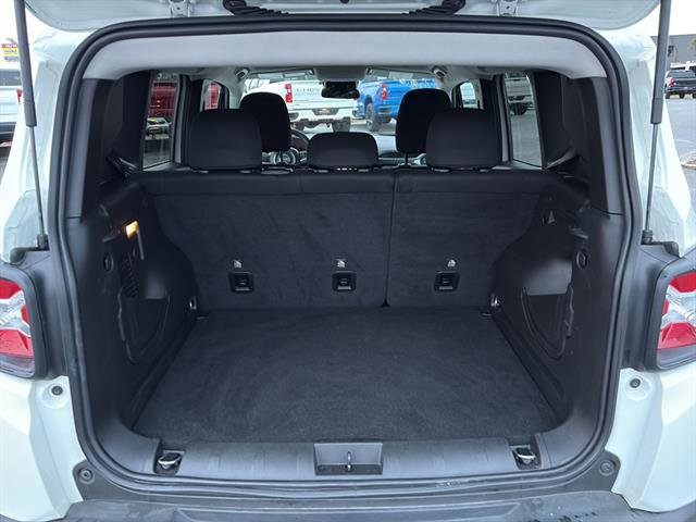 Used 2023 Jeep Renegade Latitude AWD/4WD image 11