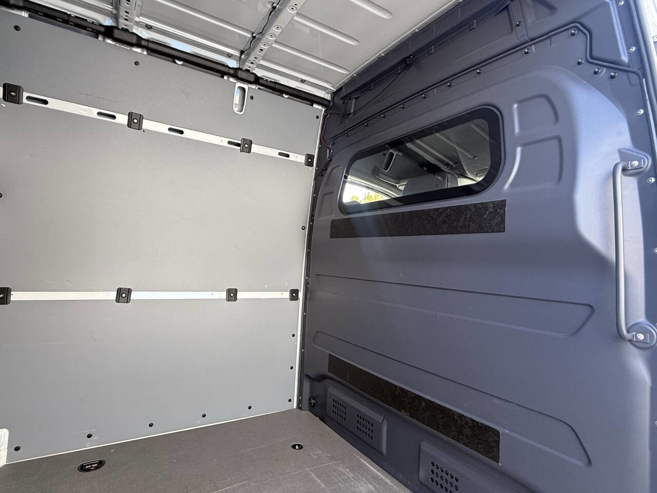 Used 2023 Mercedes-Benz Sprinter 2500 image 16