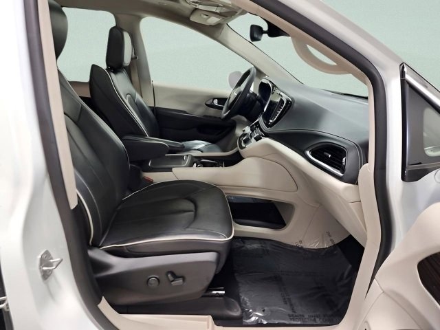 Used 2022 Chrysler Pacifica Limited AWD/4WD image 13
