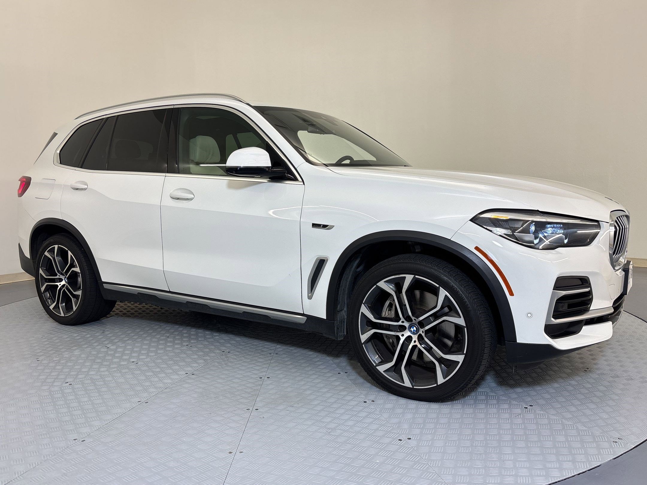 Used 2022 BMW X5 xDrive45e w/ Luxury Seating Package image 7