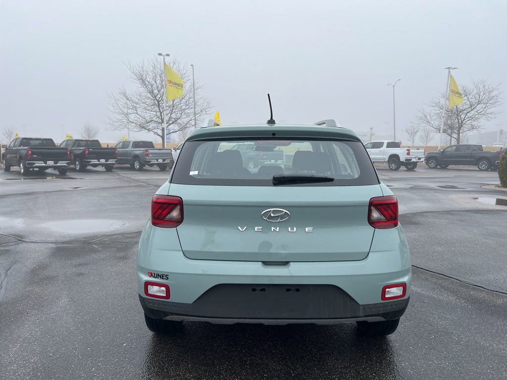 Used 2025 Hyundai Venue SEL image 4