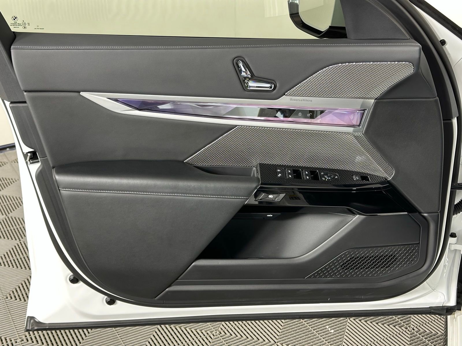 Used 2023 BMW 760i xDrive w/ Parking Assistance Package image 41