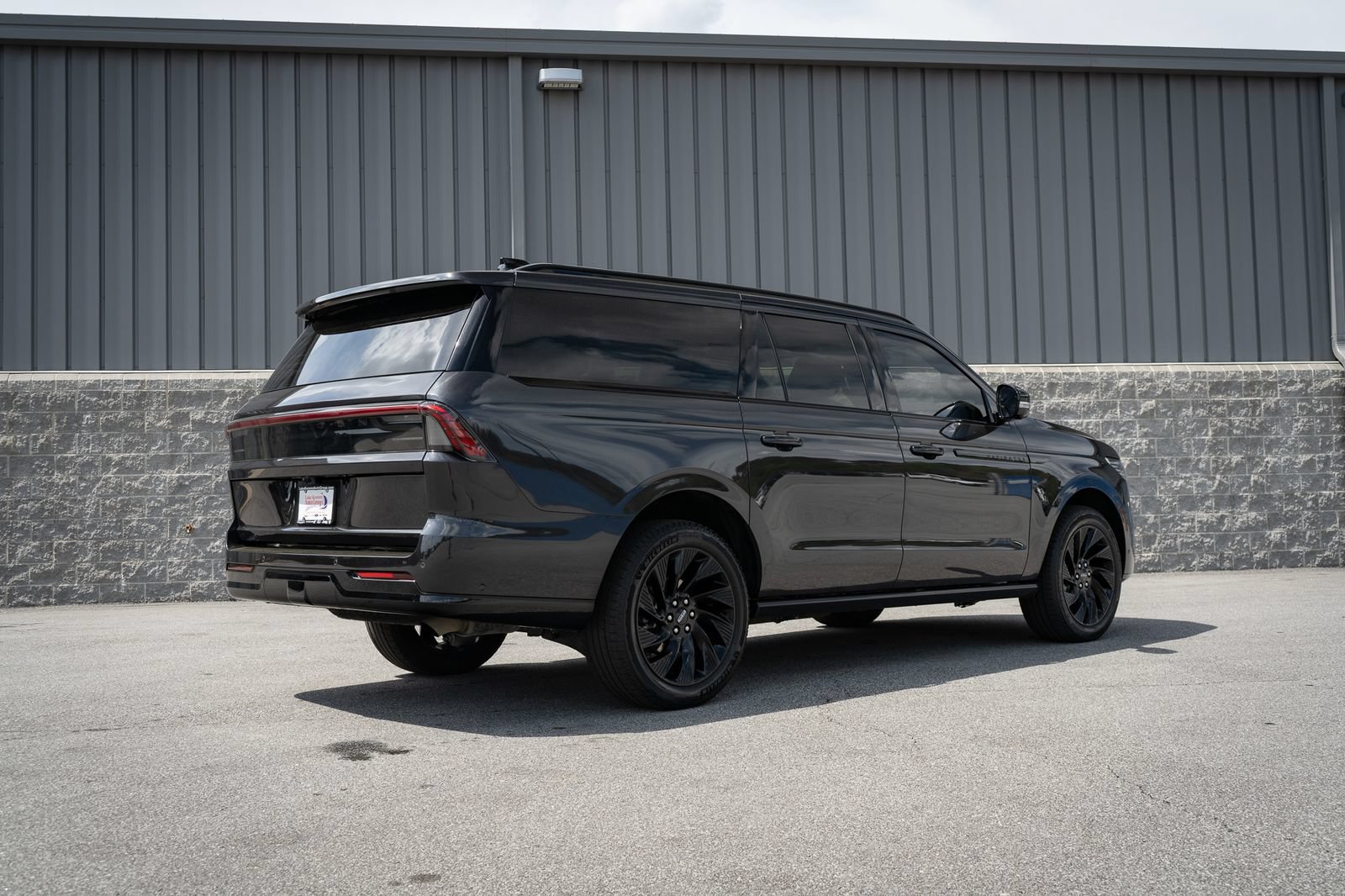 Used 2025 Lincoln Navigator L Reserve w/ Jet Appearance Package AWD/4WD image 19
