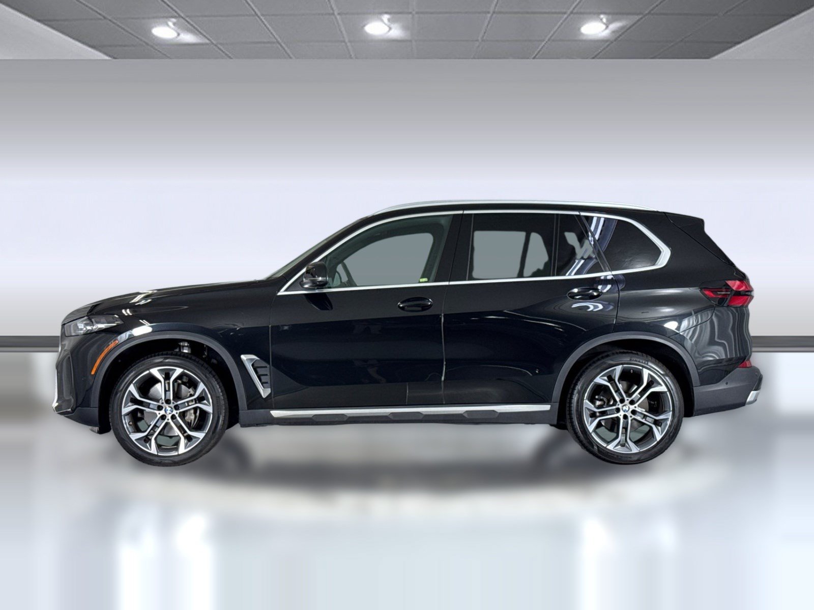 Certified 2024 BMW X5 sDrive40i w/ Parking Assistance Package RWD image 2