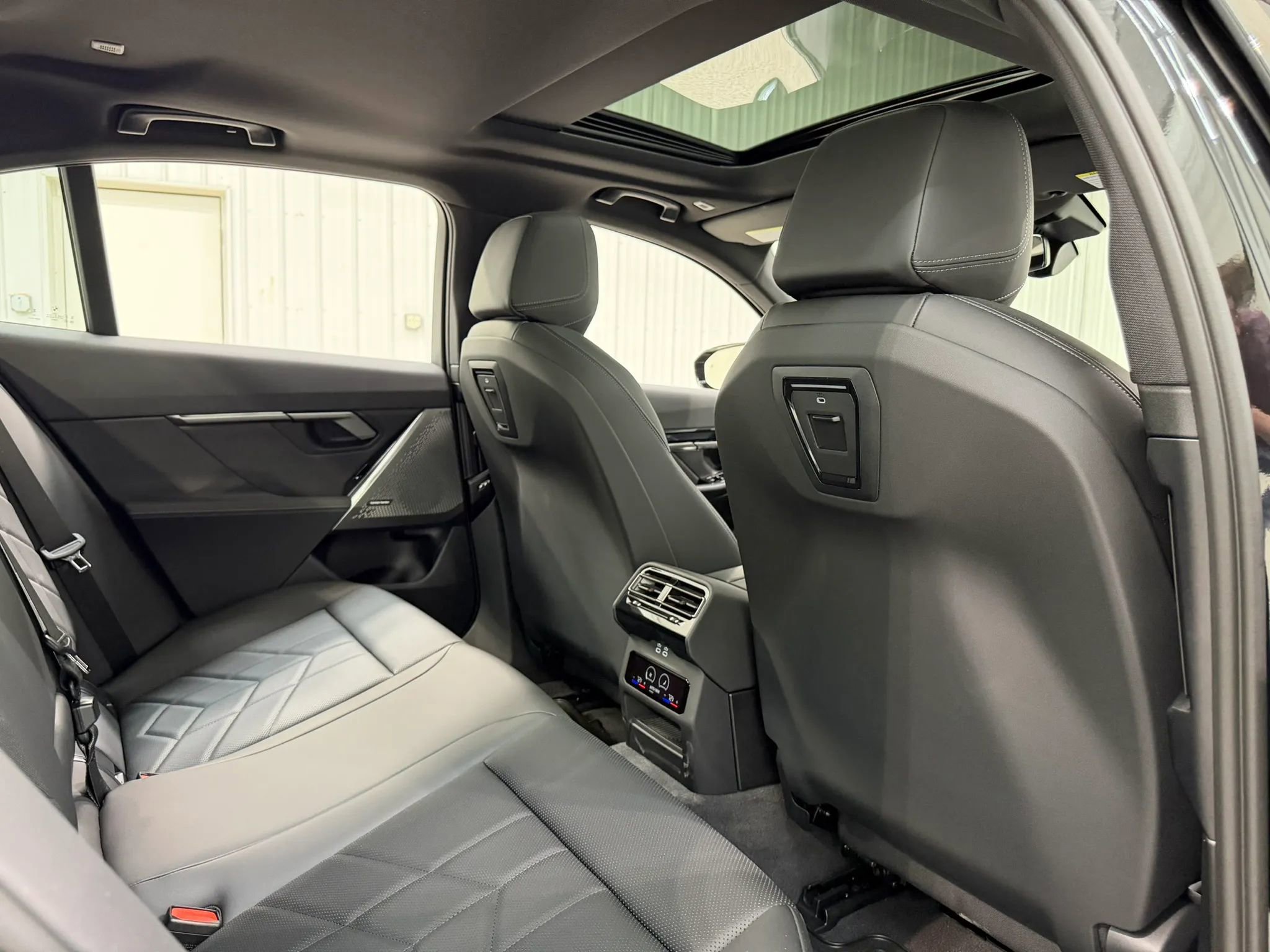 Used 2026 BMW i5 eDrive40 w/ M Sport Package AWD/4WD image 17