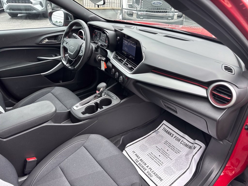 Used 2026 Chevrolet Trax RS w/ Sunroof Package FWD image 28