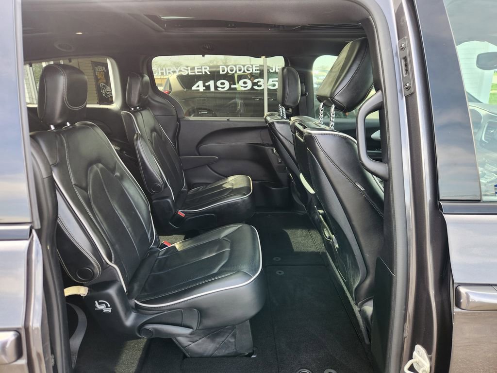 Used 2018 Chrysler Pacifica Limited w/ S Appearance Package image 11