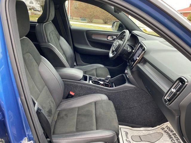 Used 2021 Volvo XC40 T5 R-Design w/ Advanced Package image 25