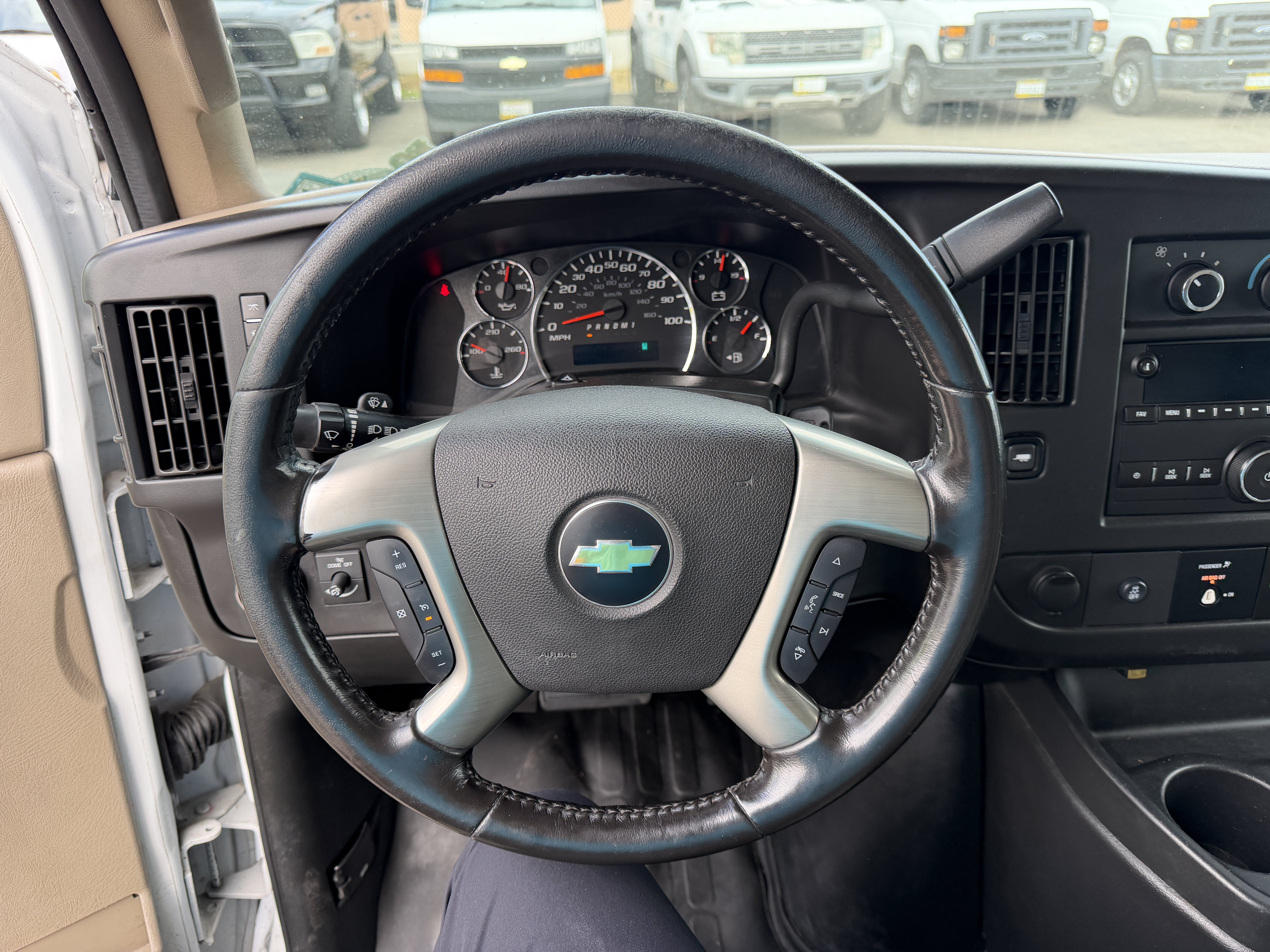 Used 2017 Chevrolet Express 3500 Extended RWD image 18