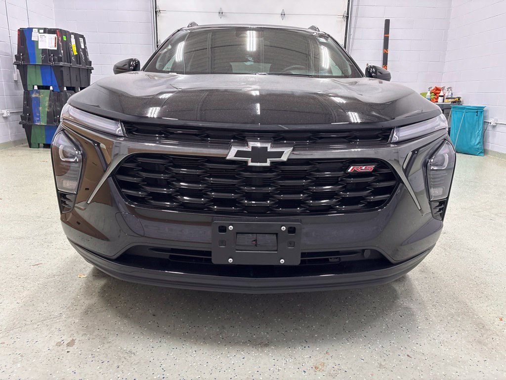Used 2025 Chevrolet Trax RS w/ Sunroof Package FWD image 9