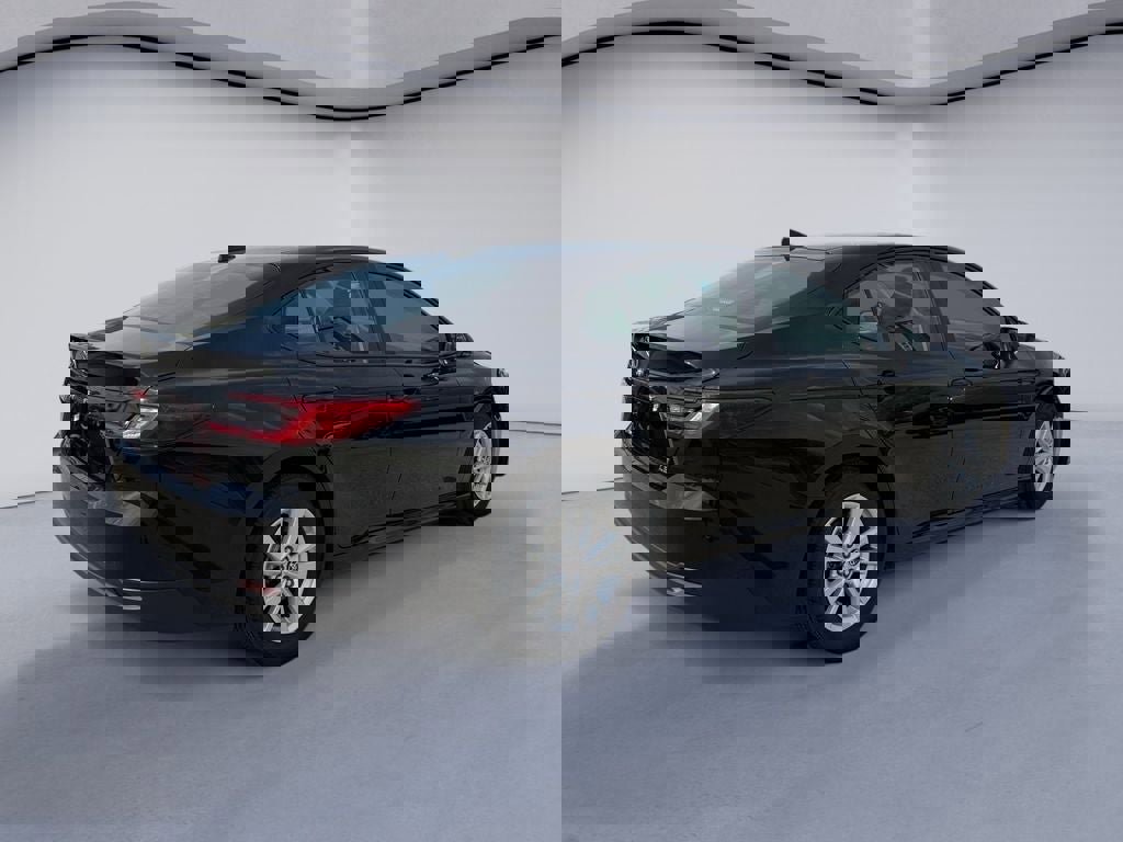 Used 2025 Toyota Camry LE image 5