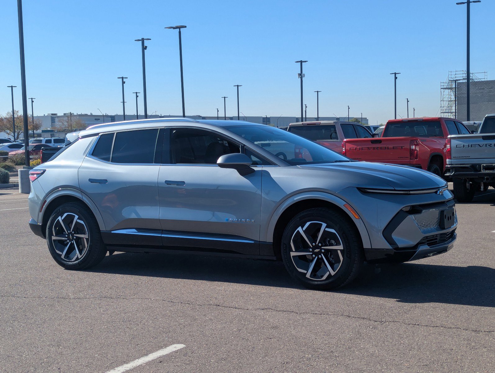 Used 2025 Chevrolet Equinox EV LT w/ Convenience Package image 8