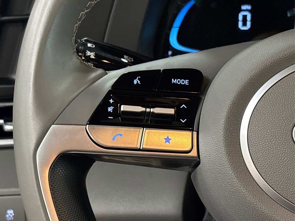 Certified 2025 Hyundai Elantra Sport image 28