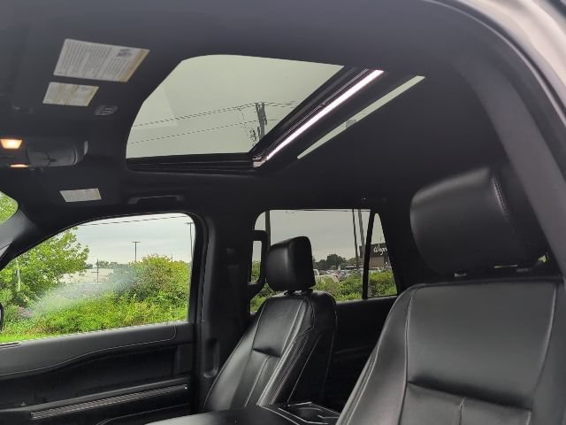 Used 2019 Ford Expedition XLT w/ Equipment Group 202A AWD/4WD image 13