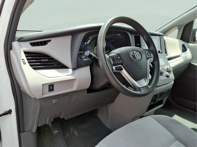 Used 2020 Toyota Sienna L FWD image 13