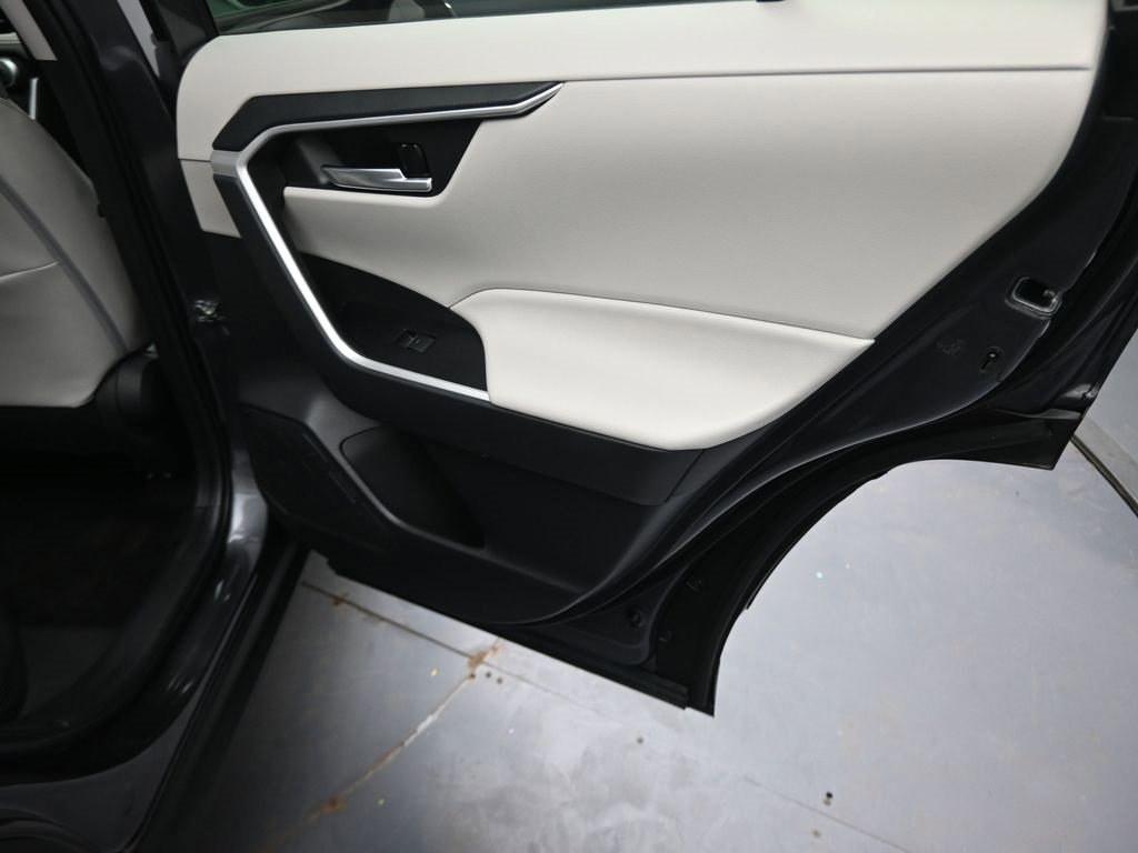 Used 2023 Toyota RAV4 XLE Premium image 34