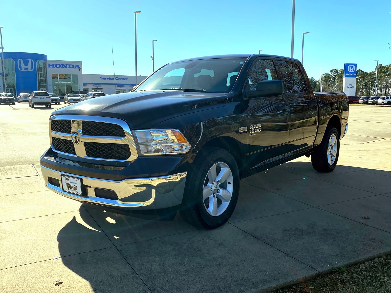 Used 2023 RAM 1500 Classic SLT image 3