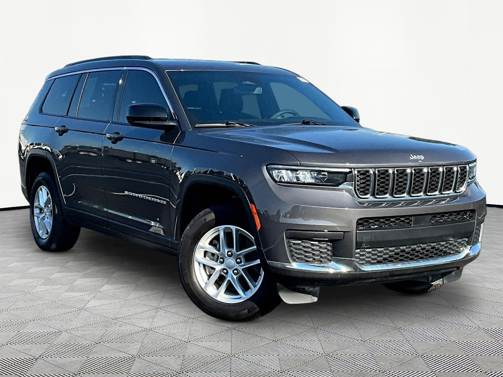 Used 2024 Jeep Grand Cherokee L Laredo AWD/4WD image 3