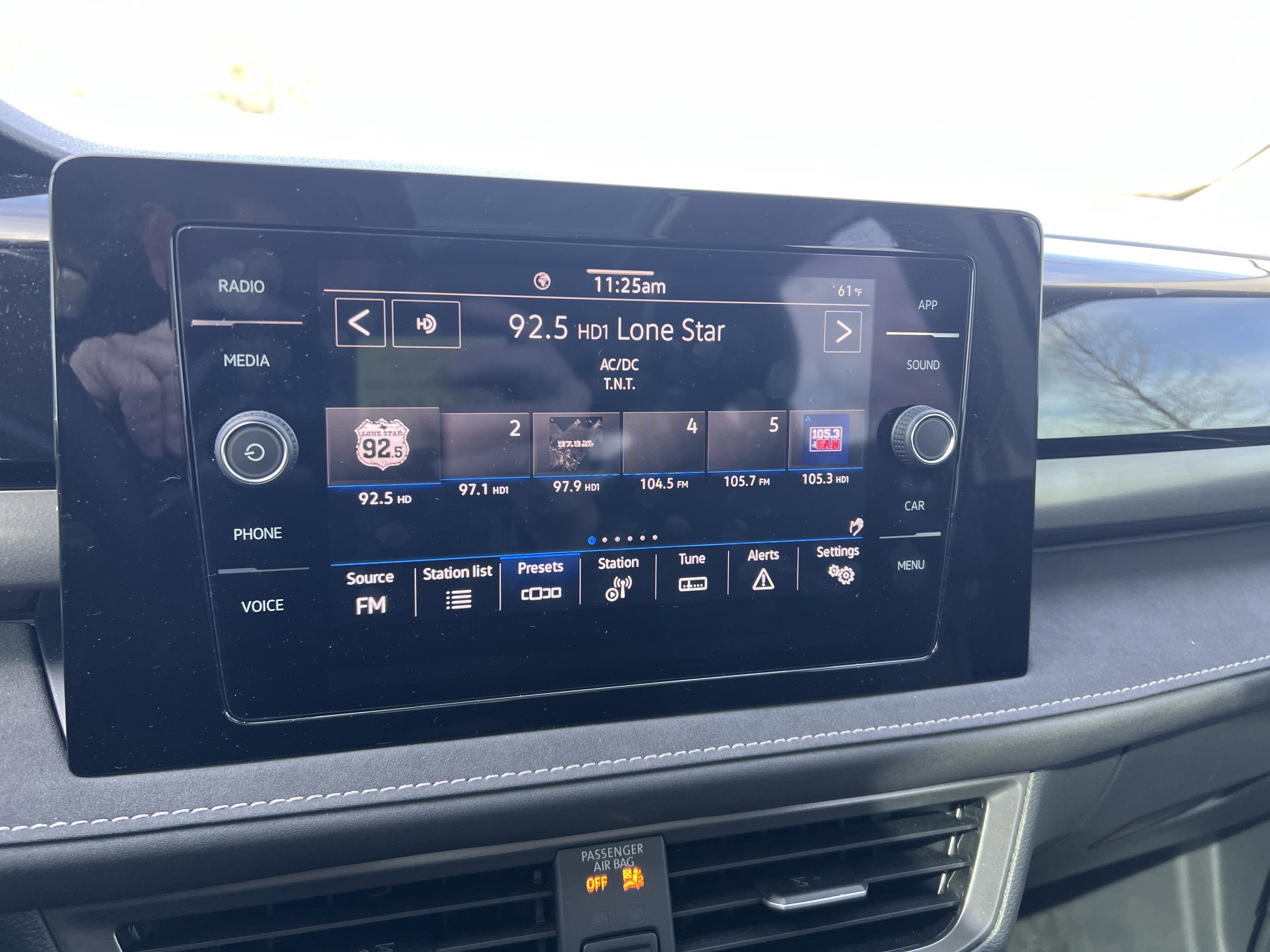 Certified 2025 Volkswagen Taos SE image 22