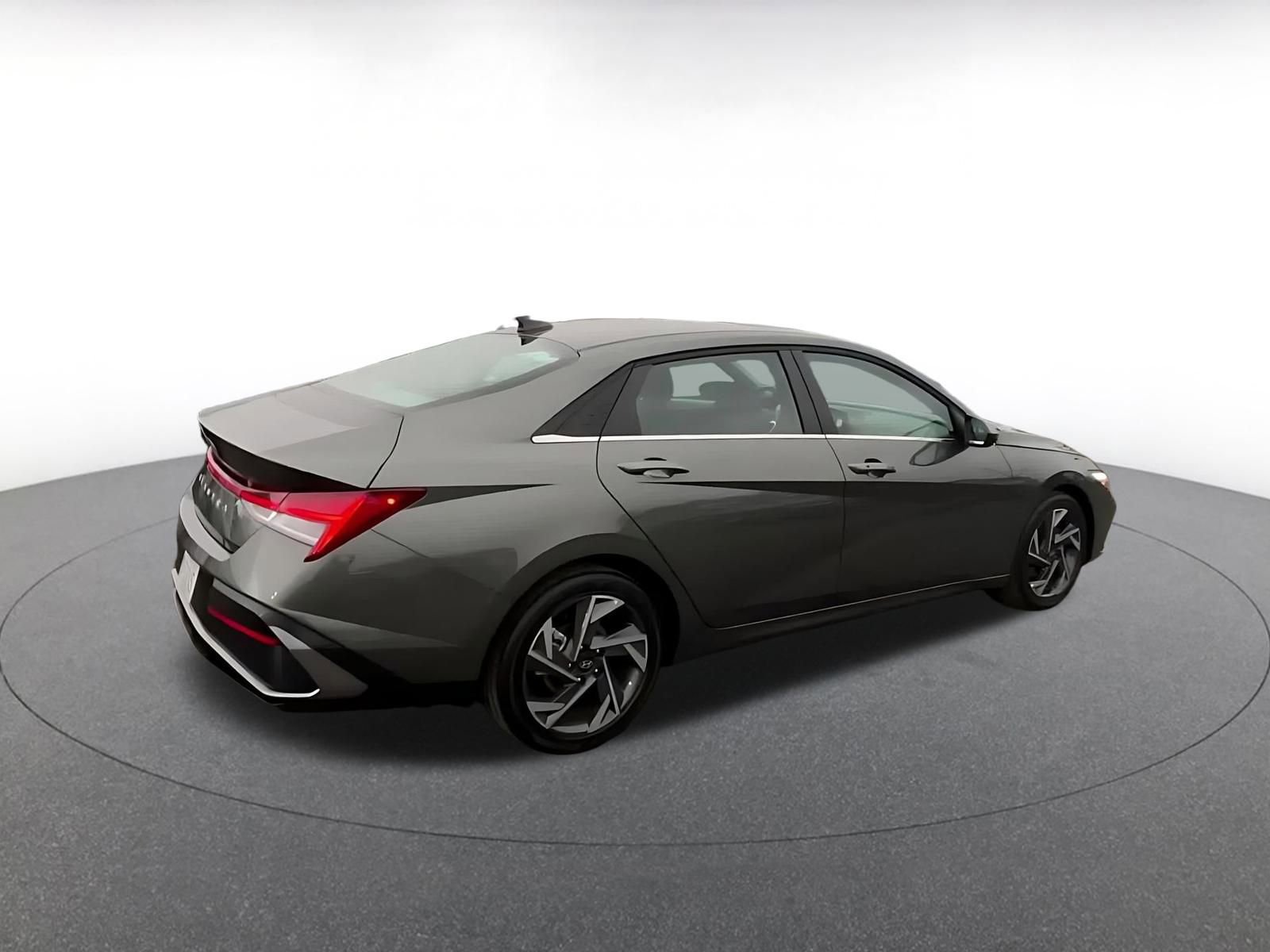 Used 2025 Hyundai Elantra SEL image 15