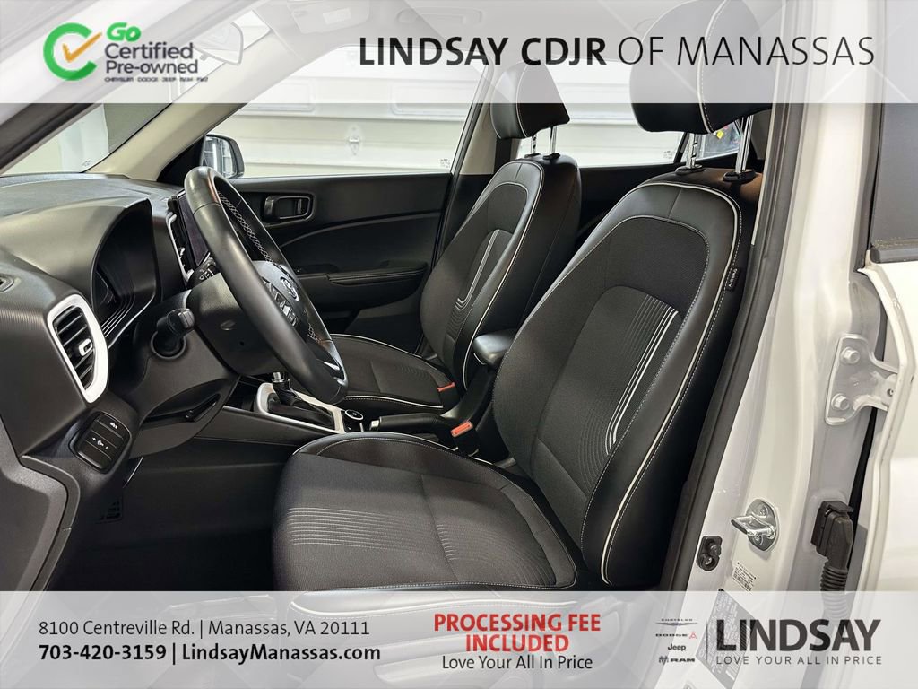 Used 2023 Hyundai Venue Limited image 21