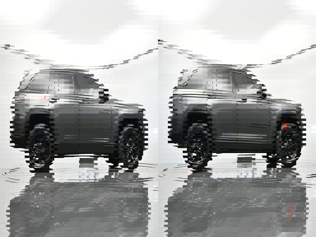 New 2026 Jeep Grand Cherokee Altitude image 37