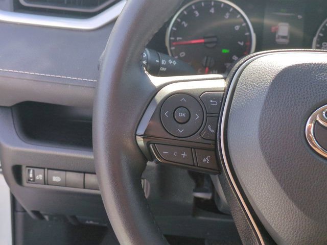 Used 2021 Toyota RAV4 XLE Premium image 19