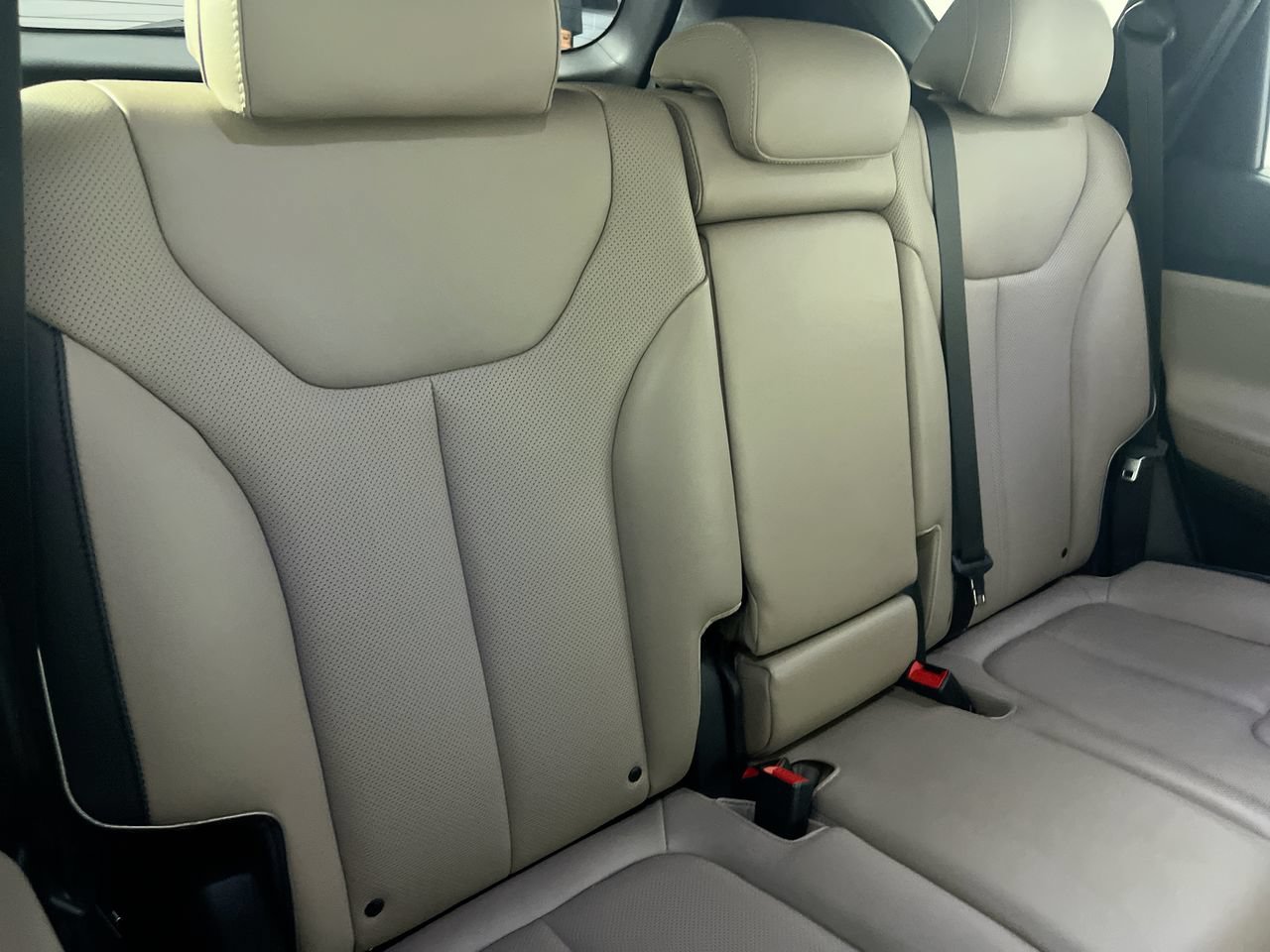 Used 2022 Hyundai Santa Fe Limited FWD image 23