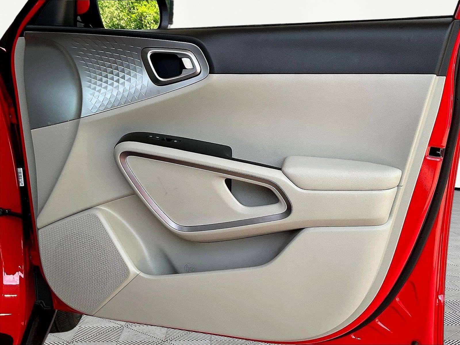 Used 2025 Kia Soul LX w/ LX Technology Package FWD image 26