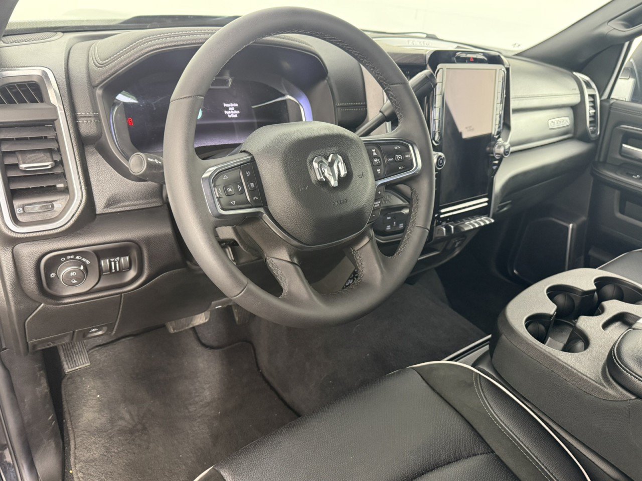 Used 2026 RAM 2500 Laramie AWD/4WD image 15