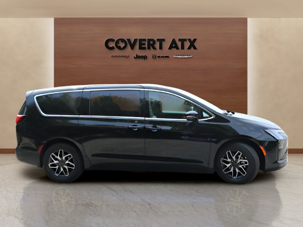 New 2027 Chrysler Pacifica Limited FWD image 6