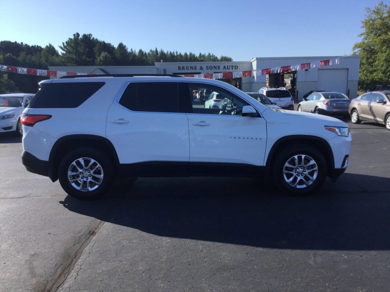 Used 2019 Chevrolet Traverse LT image 2